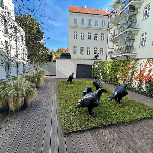 Hotel Cube Praha - živá zeleň pokrývající stěnu budovy