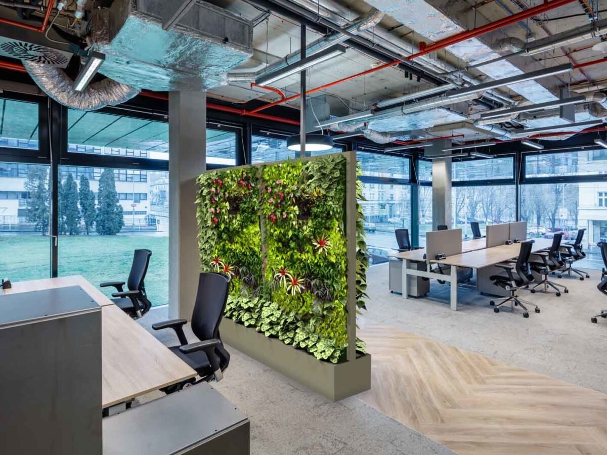Open space, studie (mobiliář Techo) - Vertikální zelená zástěna pro rozdělení interiéru s živými rostlinami