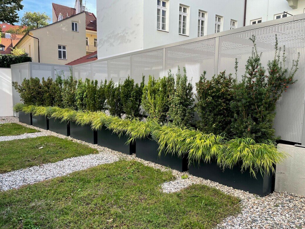 Techo, Praha - Moderní střešní zahrada s vyvýšenými záhony a nádobami